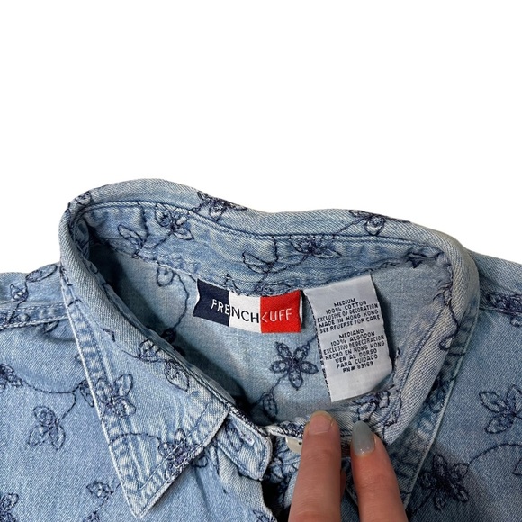 Vintage French Kuff Women’s Medium Wash Denim Floral Embroider Button Down Shirt - Picture 3 of 4